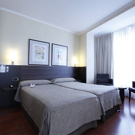 Hotel Yoldi Pamplona Bagian luar foto