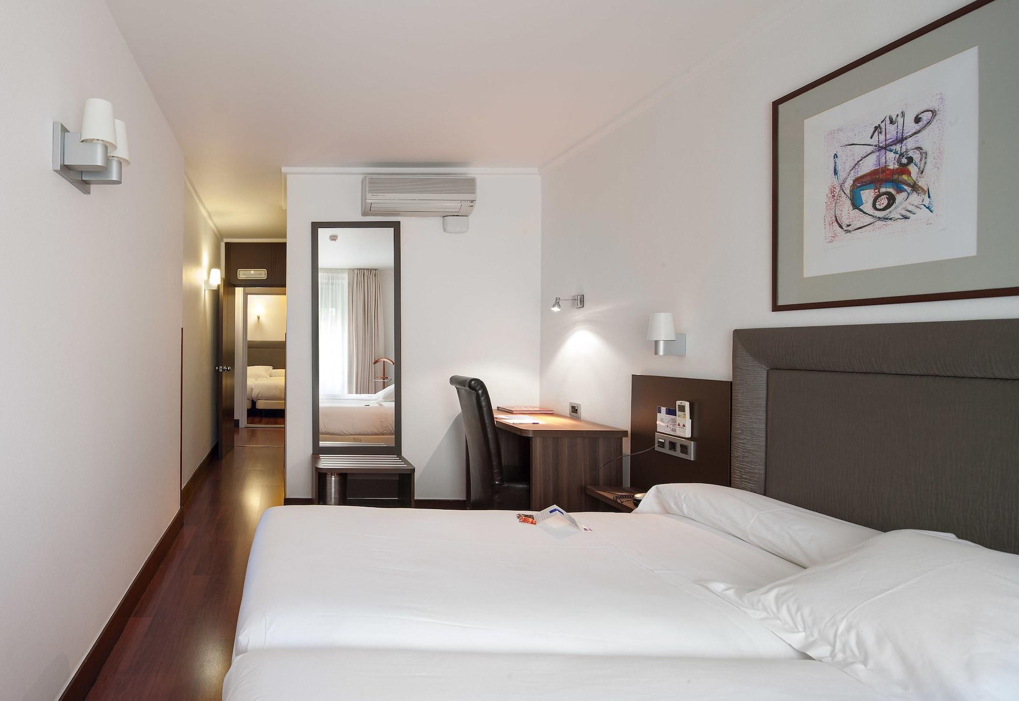 Hotel Yoldi Pamplona Bagian luar foto