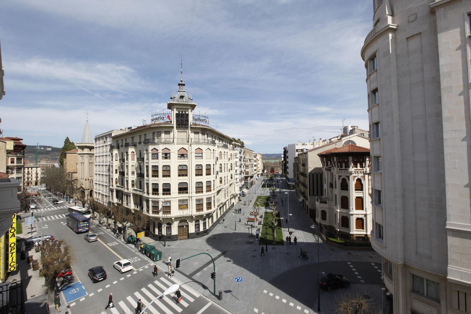 Hotel Yoldi Pamplona Bagian luar foto