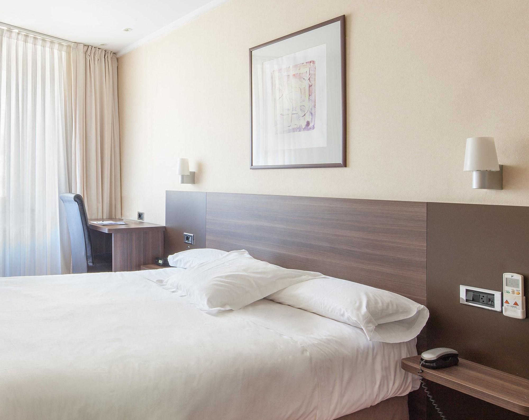 Hotel Yoldi Pamplona Bagian luar foto