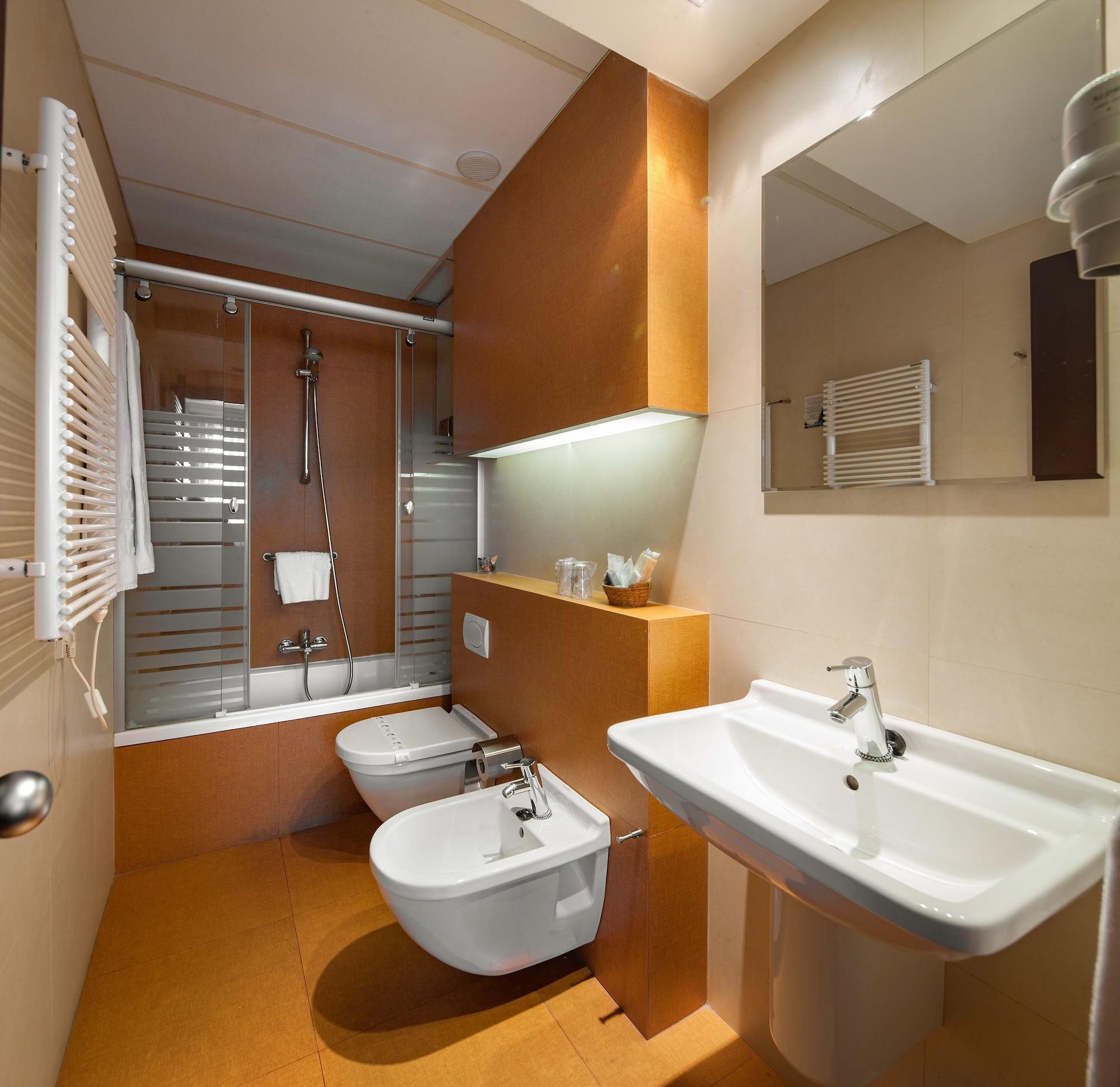 Hotel Yoldi Pamplona Bagian luar foto