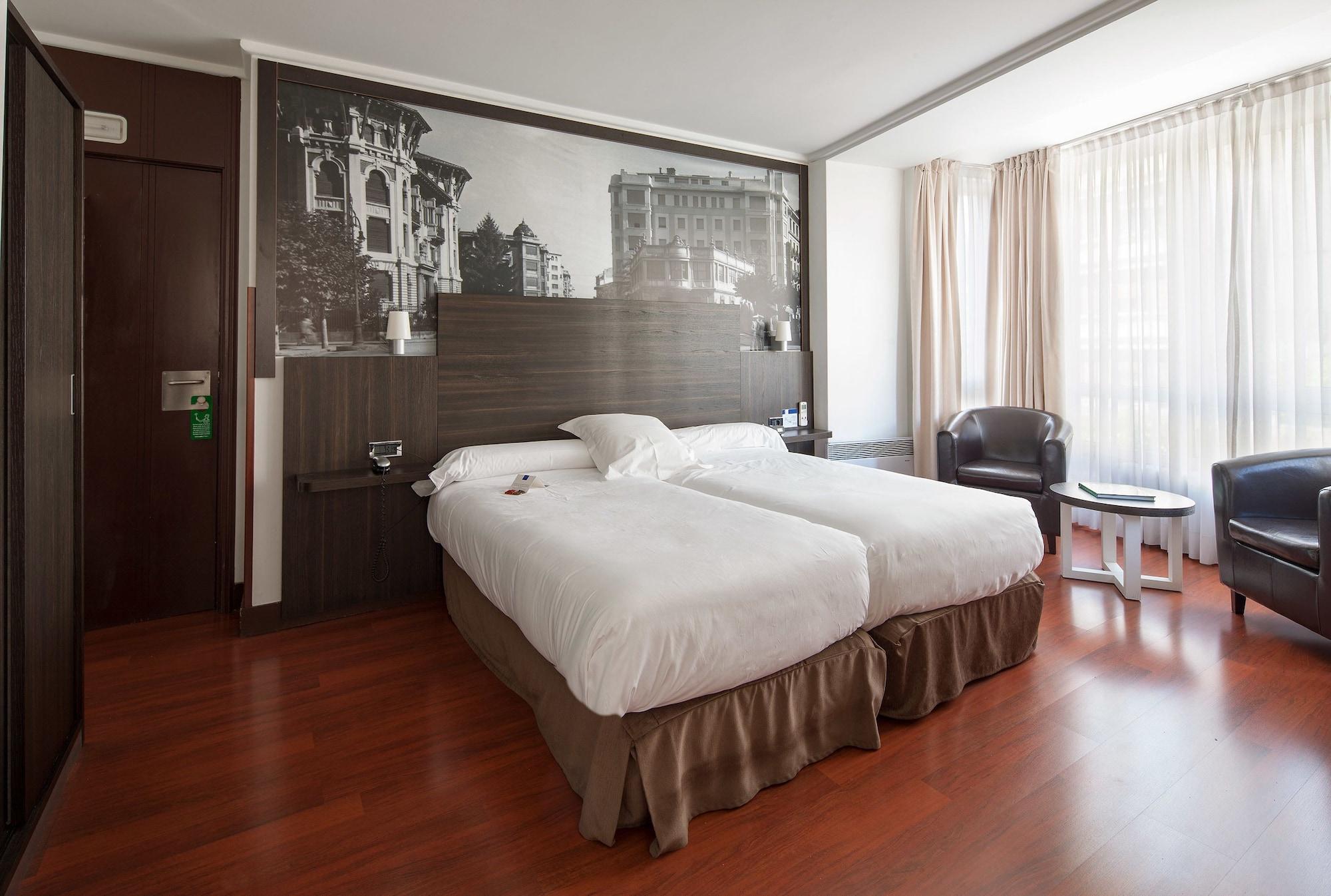 Hotel Yoldi Pamplona Bagian luar foto