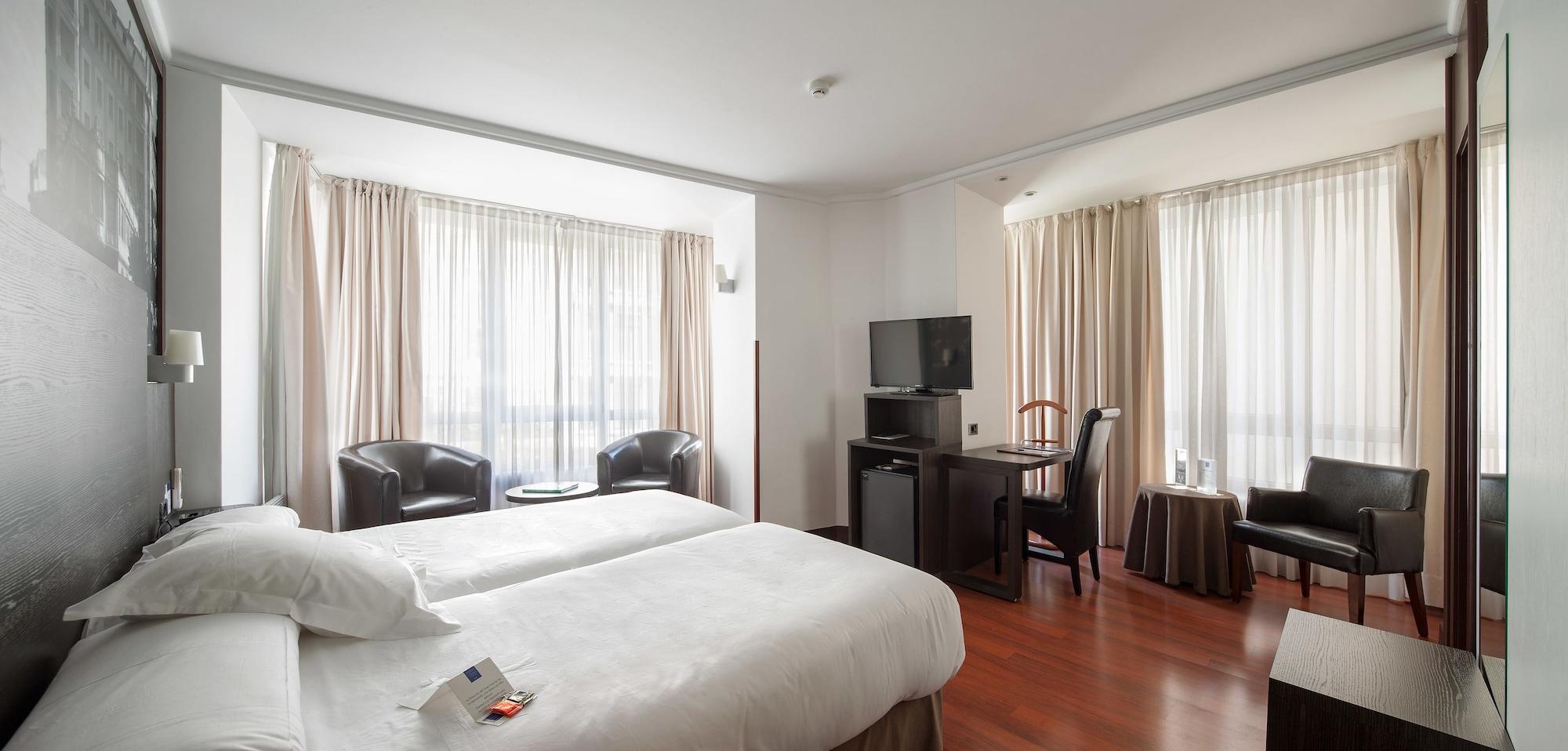 Hotel Yoldi Pamplona Bagian luar foto