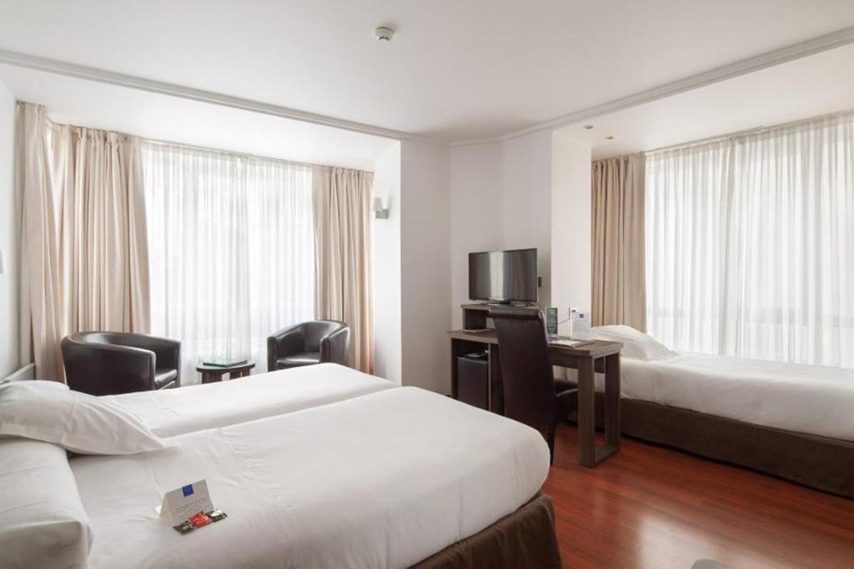 Hotel Yoldi Pamplona Bagian luar foto