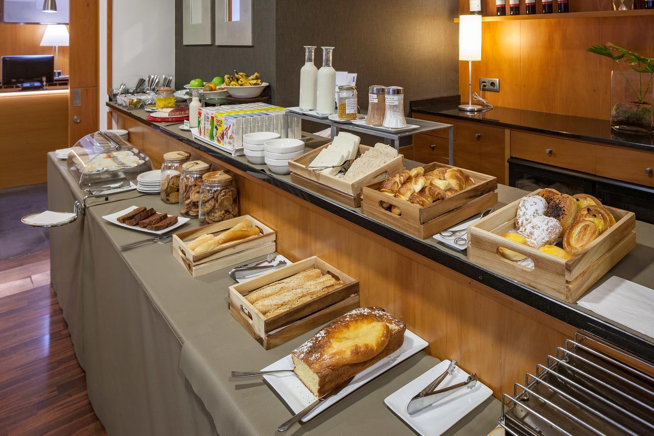 Hotel Yoldi Pamplona Bagian luar foto