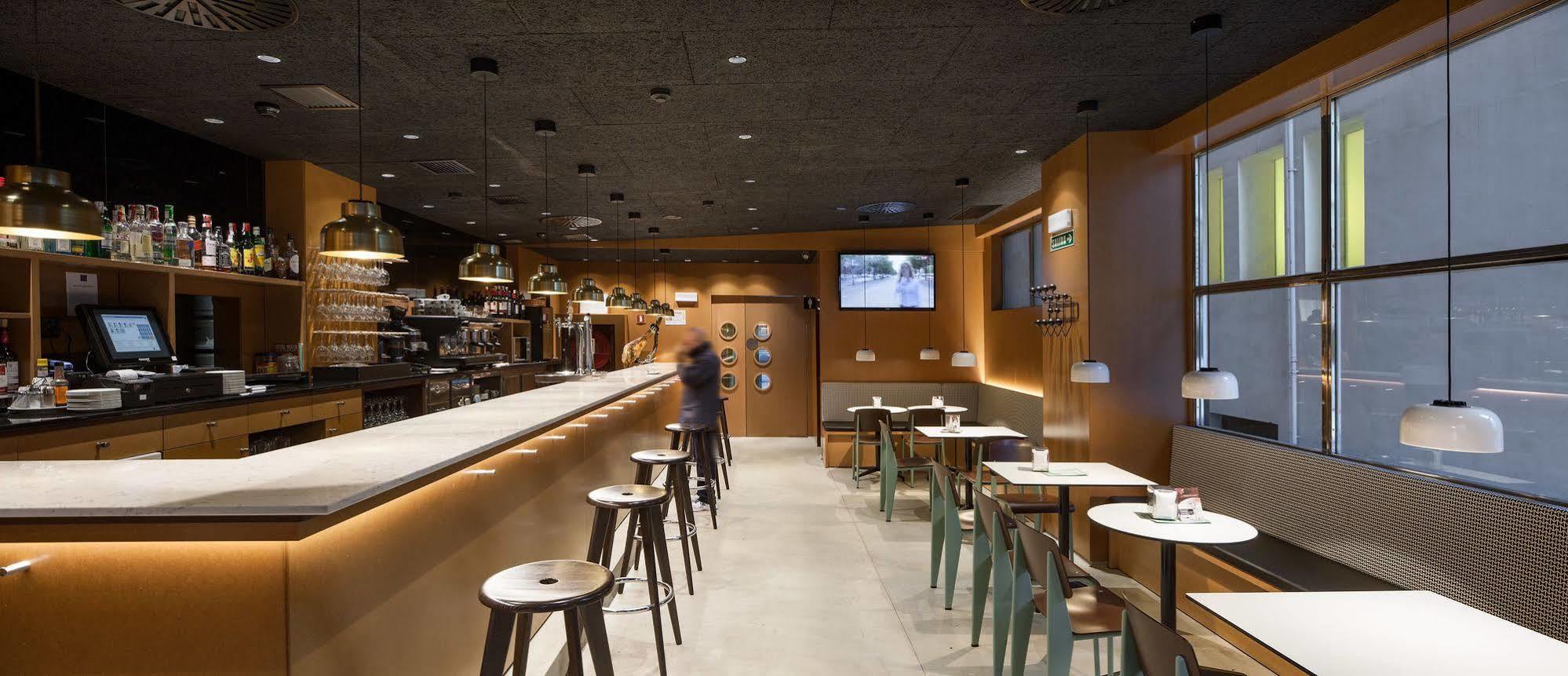 Hotel Yoldi Pamplona Bagian luar foto